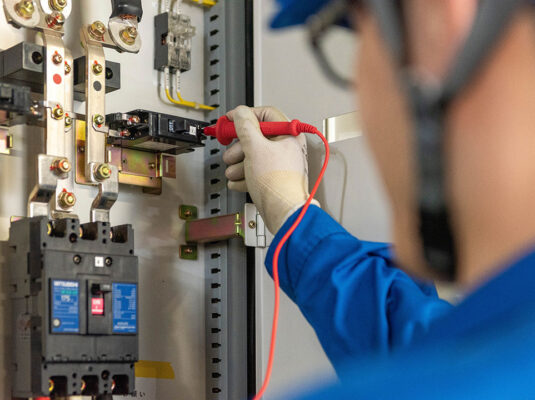 ATOM Works株式会社：写真①：作業風景