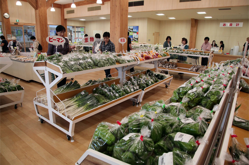 七戸町:写真:道の駅しちのへ 産直「七彩館」